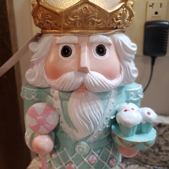 Gorgeous Musical Candyland Nutcracker-NWT - Picture 14 of 17